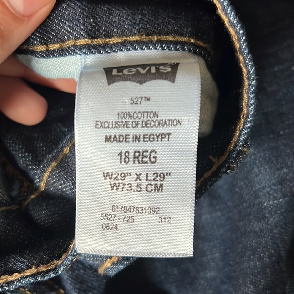 BRAND NEW LEVI JEANS 👖✅